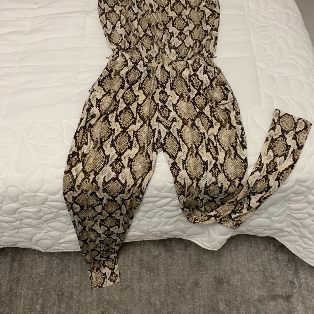 Jumpsuit - Picture 6 of 7